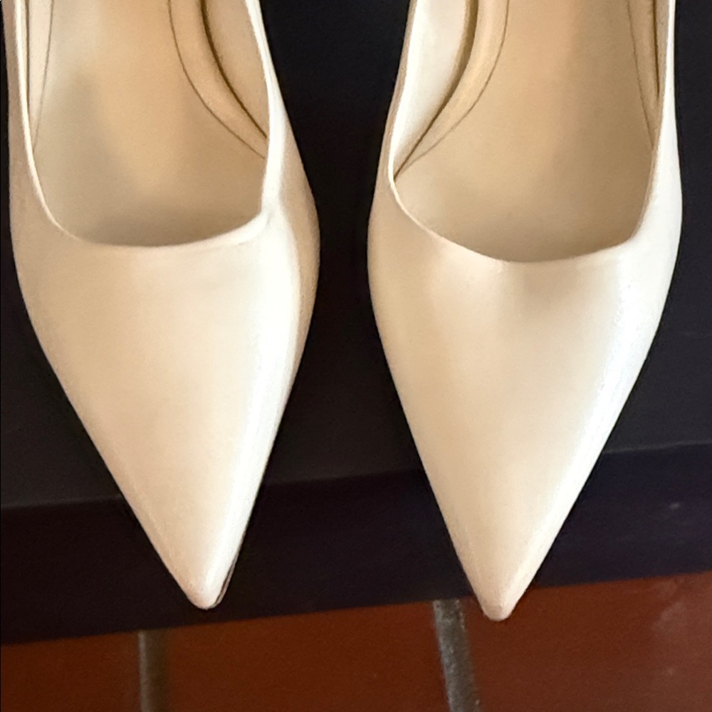Tamara Mellon Cream Pointed Toe Heels - Picture 3 of 5